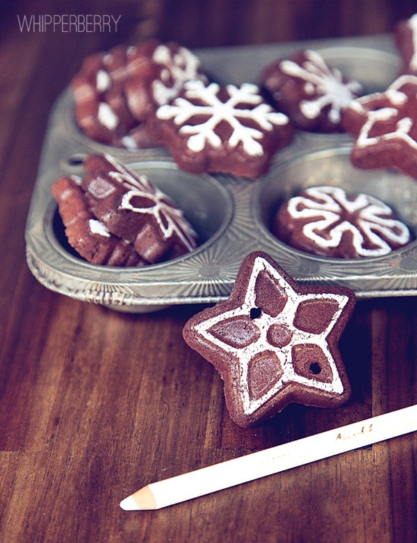Chalk on your cinnamon apple sauce ornaments to look like icing