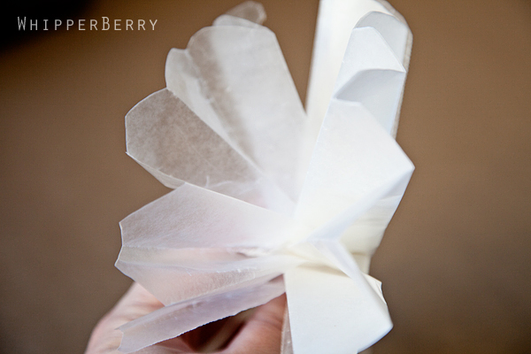 Elmer's Holiday #GlueNGlitter  Wax Paper Bow Tutorial & Giveaway
