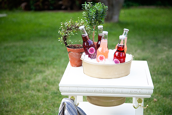Doing some summer entertaining, this DIY Drink Station will be perfect!