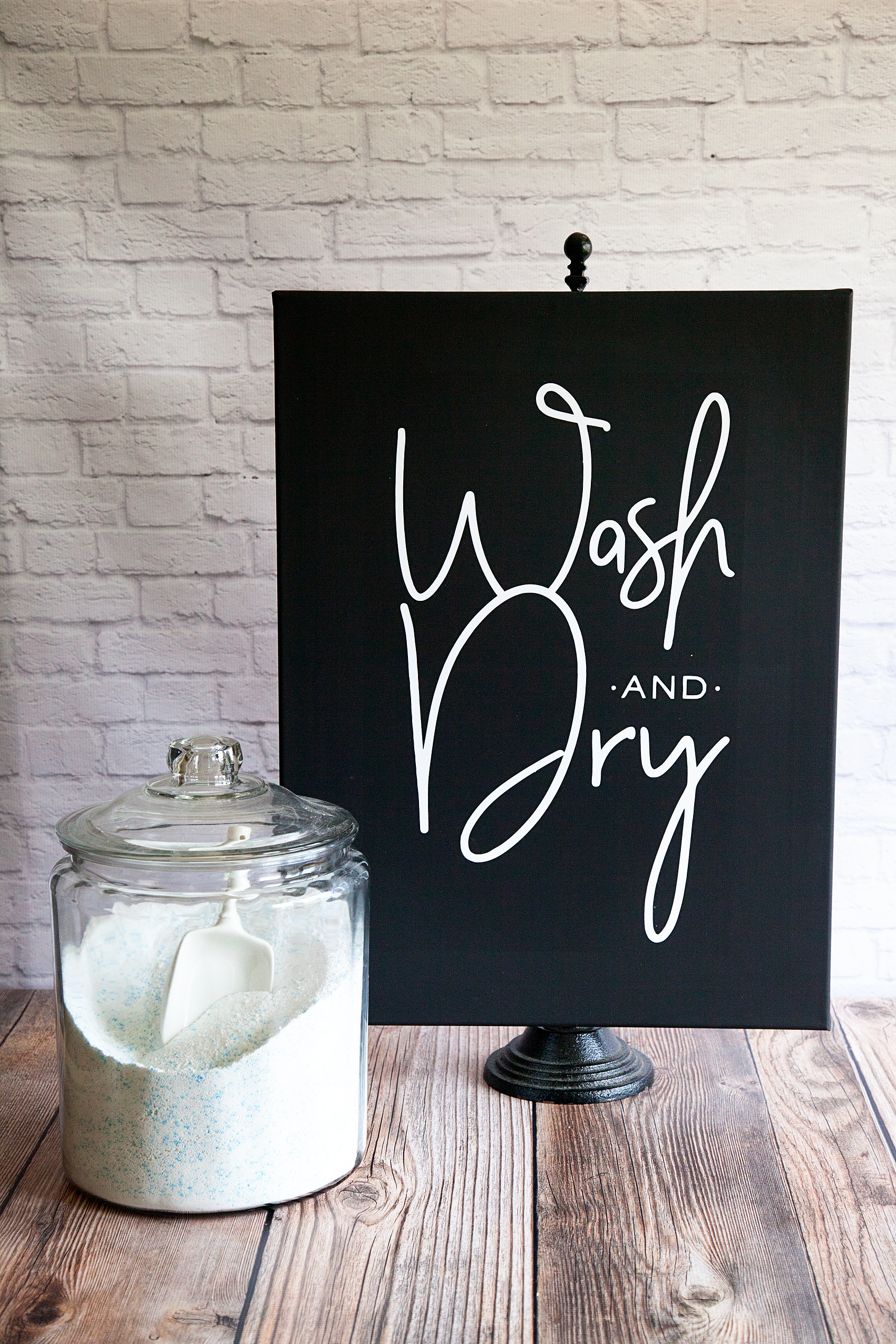 Fixer-Upper inspired Wash and Dry Sign created by WhipperBerry • Create this easy to make sign using your @cricut® machine and their Iron-On Vinyl •  Download the digital design file at WhipperBerry.com 