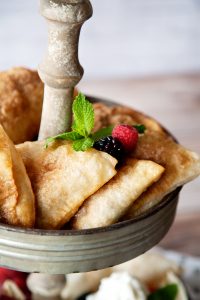 Find yourself looking for some easy dessert options? Did you know that you can find uncooked tortillas at Costco from TortillaLand®? You CAN, and you can create all kinds of fabulous tortilla desserts with them! Come learn all about the Baked Tortilla Sundae Bowl & Easy Berry Hand Pies...