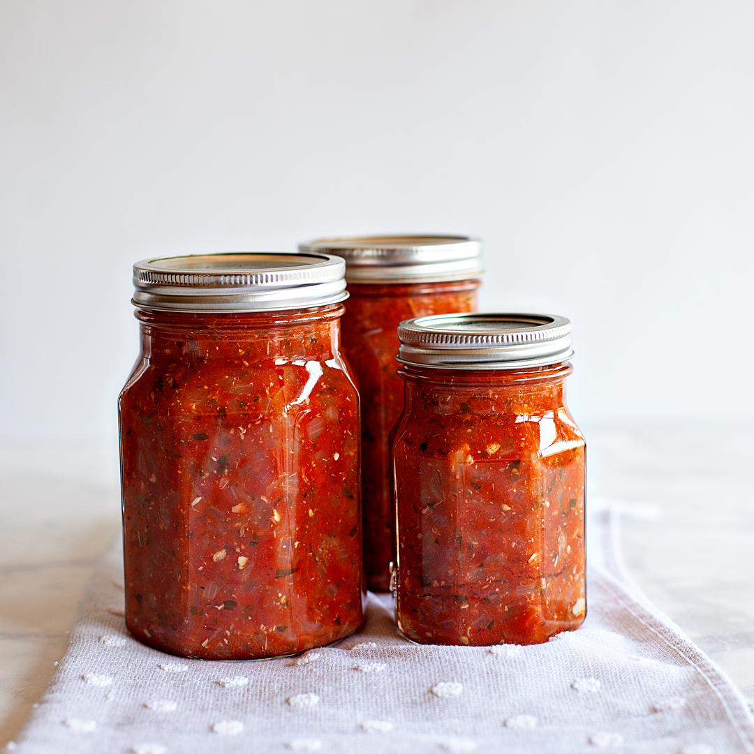 https://whipperberry.com/wp-content/uploads/2018/08/Fresh-preserved-tomato-sauce-whipperberry-4.jpg