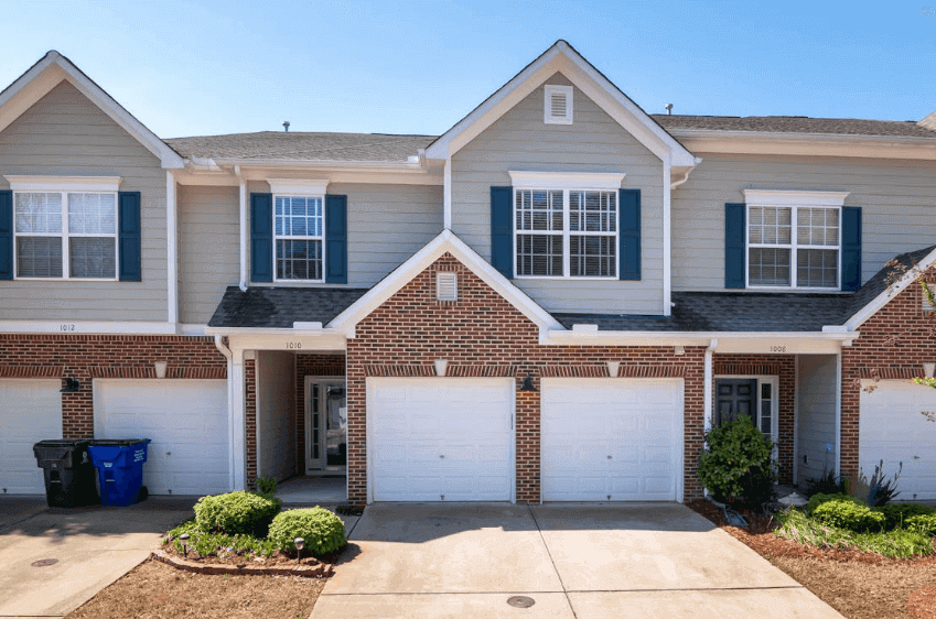 How Two Garages Give Homeowners Flexibility