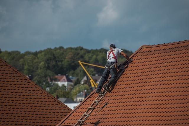 Difference Between Roof Repair and Full Roof Replacement