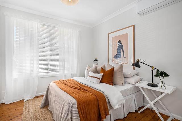A cozy bedroom featuring a bed, desk,