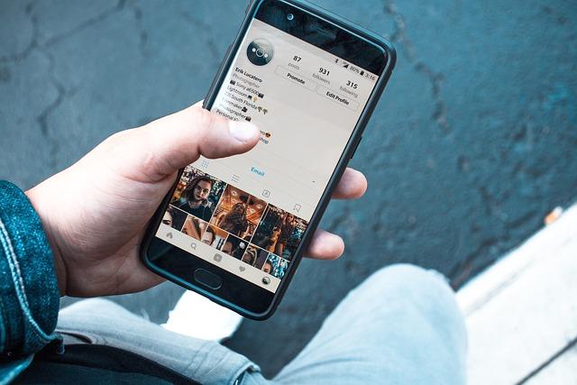 StoryNavigation vs FollowSpy Instagram Viewing
