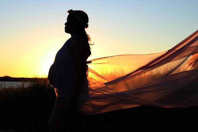 Stay Comfortable When Traveling While Pregnant