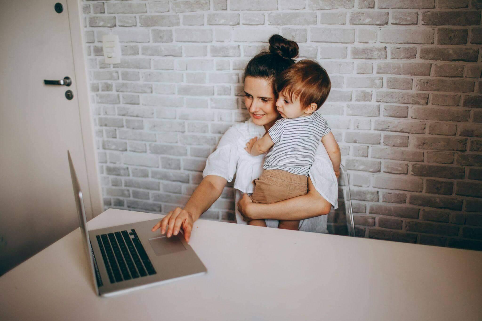 Strong Communication Skills Can Help New Moms Rebuild Career Confidence